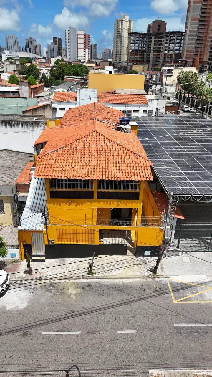 Fachada externa da Casinha Amarela - DL Academia